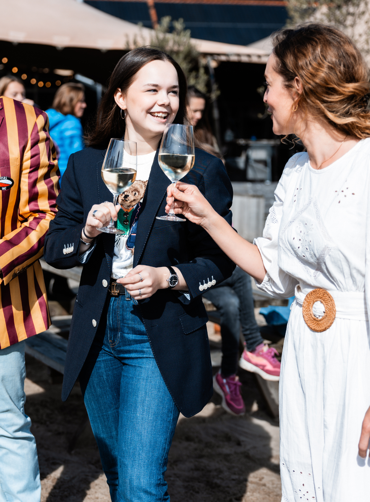 Twee proostende dames locatie Watergoed