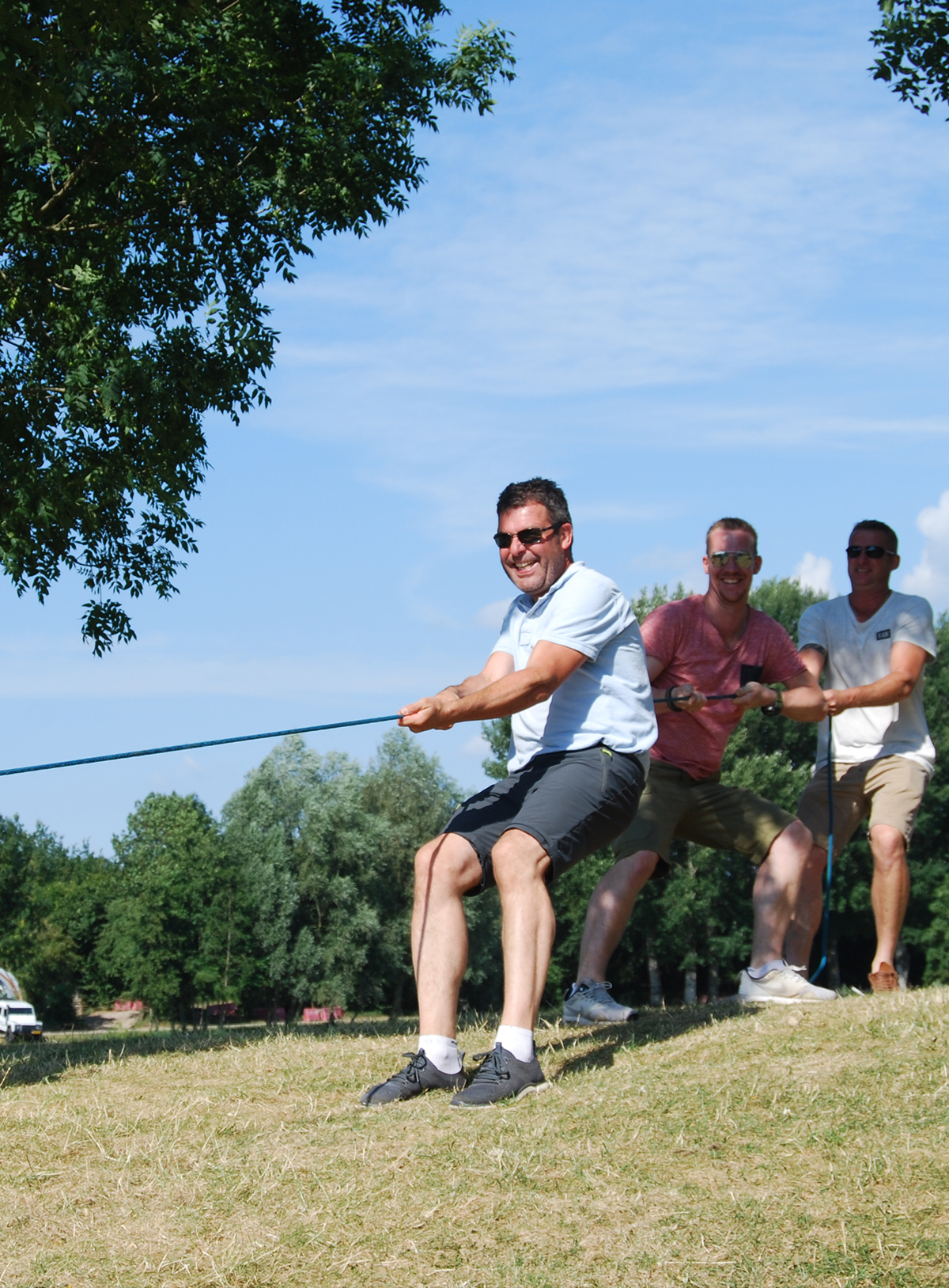 Watergoed zakelijk touwbrug teambuilding